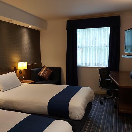 Holiday Inn Express London Gatwick Crawley, An Ihg Hotel Ngoại thất bức ảnh