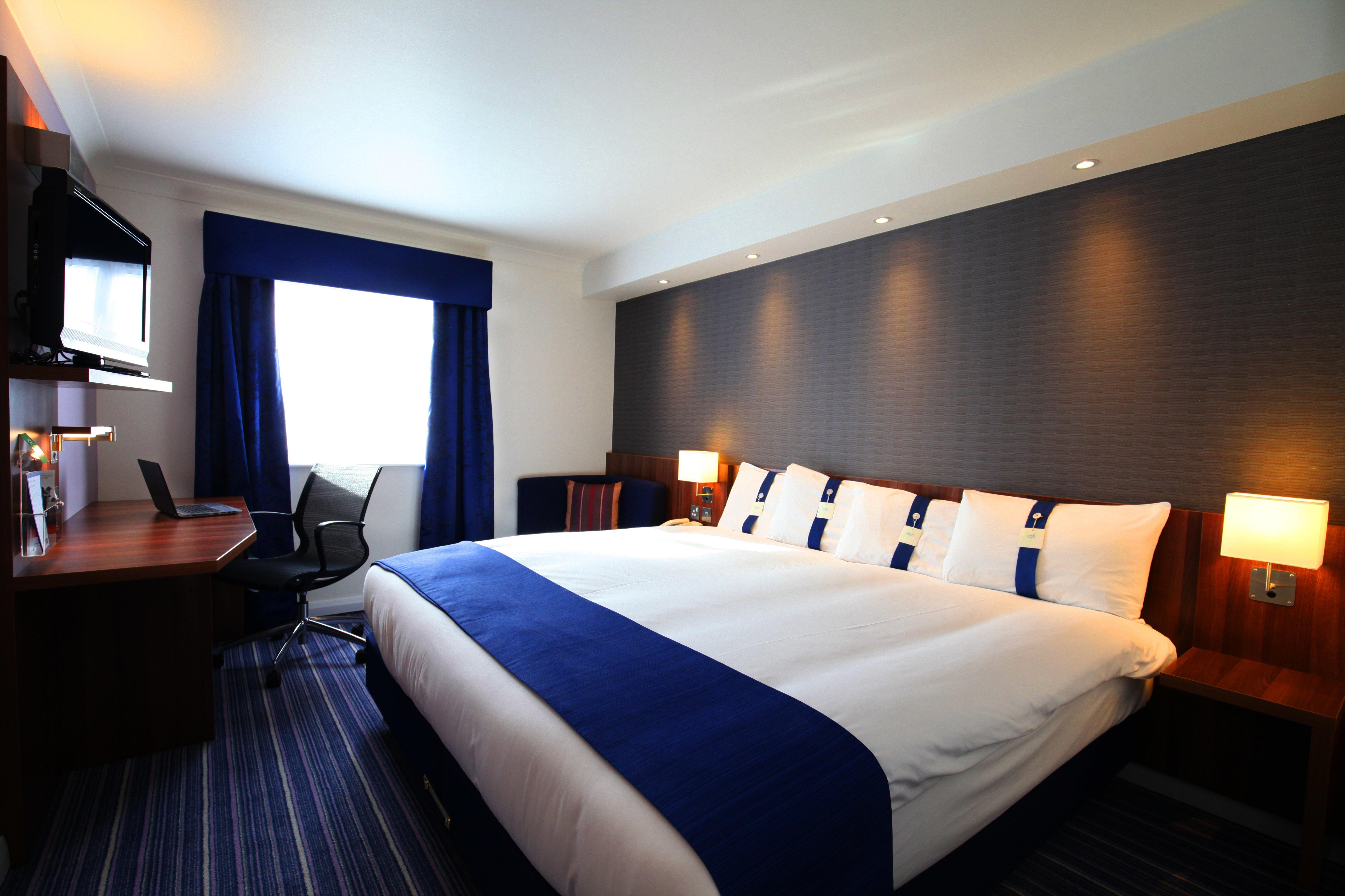 Holiday Inn Express London Gatwick Crawley, An Ihg Hotel Ngoại thất bức ảnh