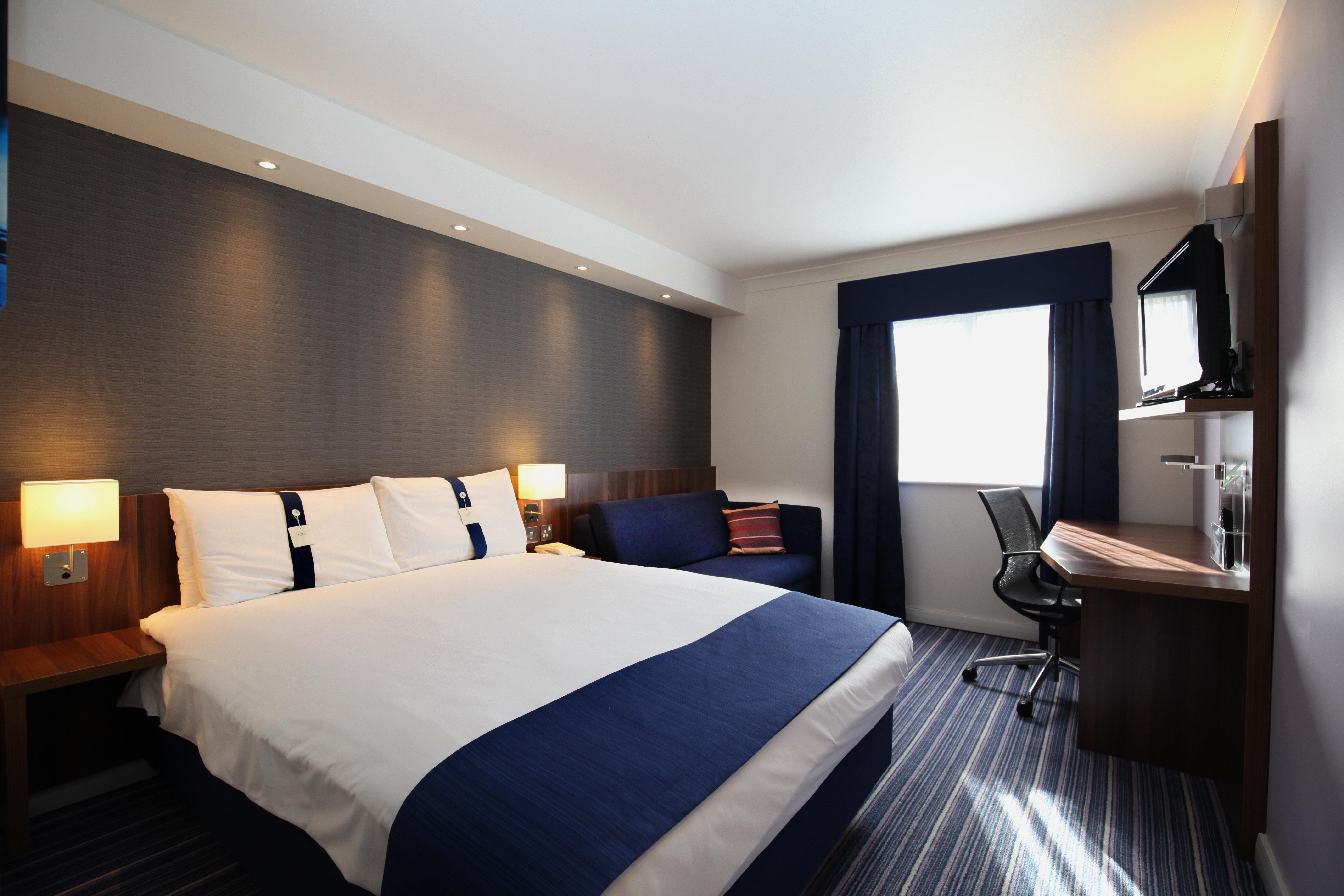 Holiday Inn Express London Gatwick Crawley, An Ihg Hotel Ngoại thất bức ảnh
