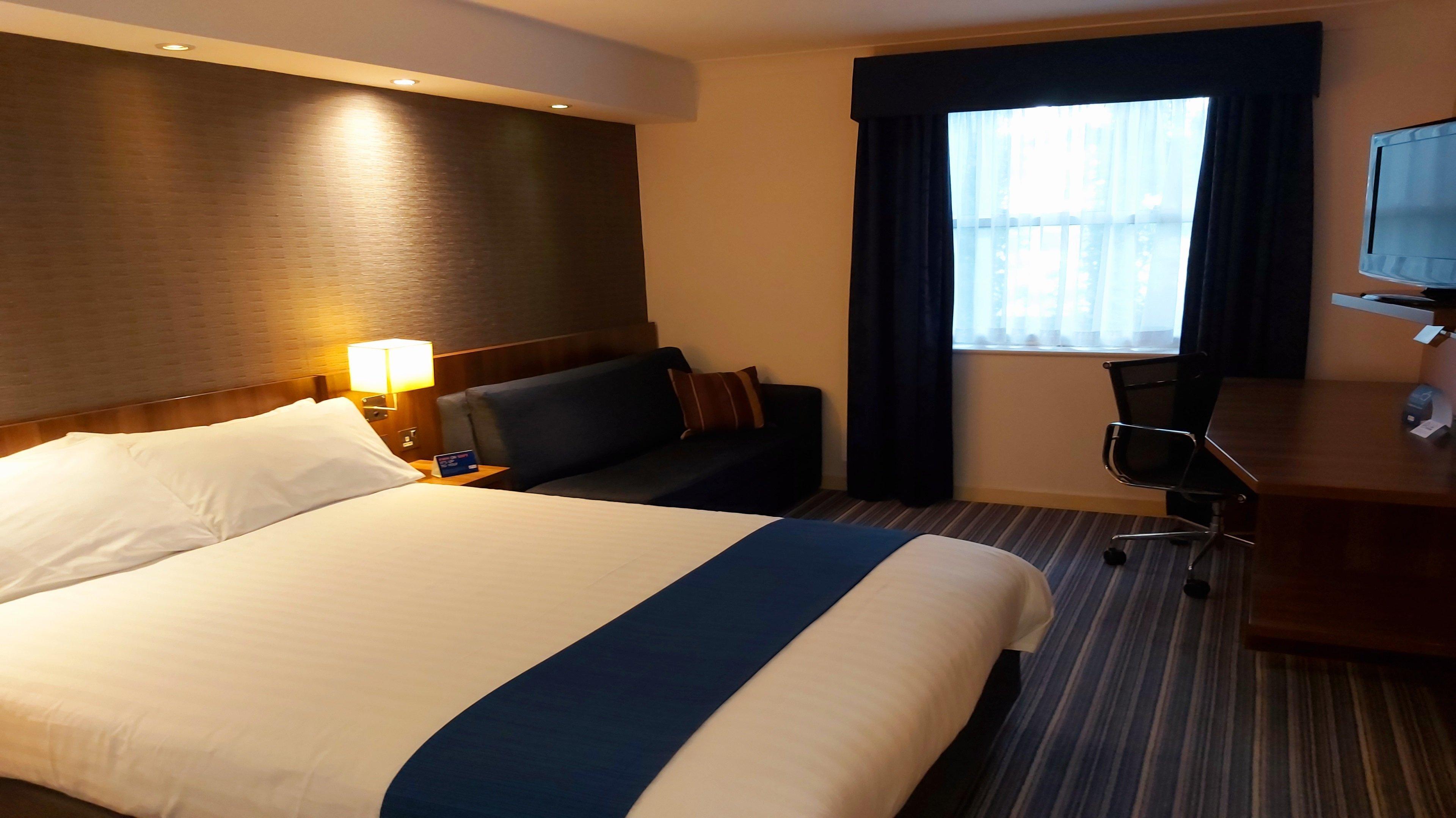 Holiday Inn Express London Gatwick Crawley, An Ihg Hotel Ngoại thất bức ảnh