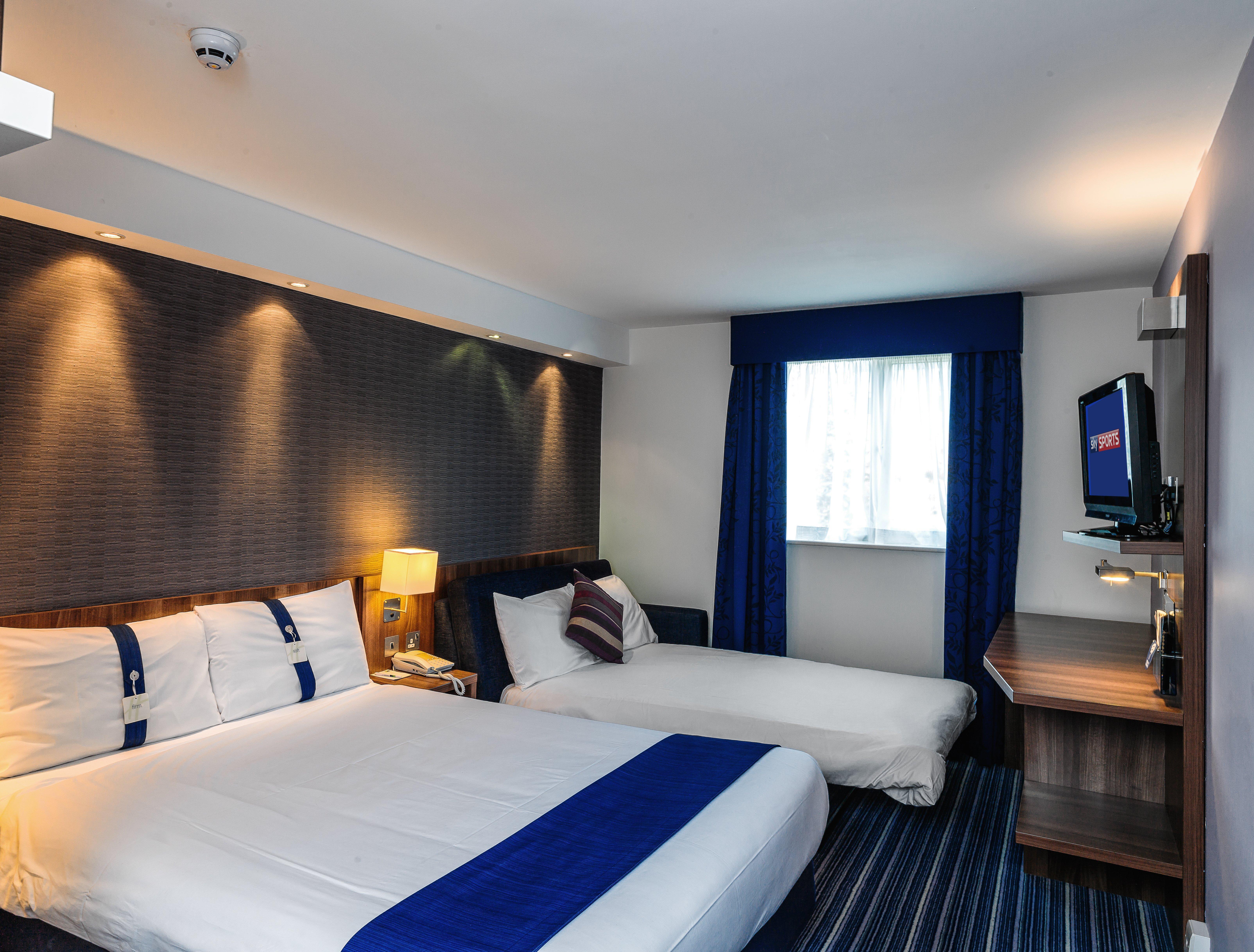 Holiday Inn Express London Gatwick Crawley, An Ihg Hotel Ngoại thất bức ảnh