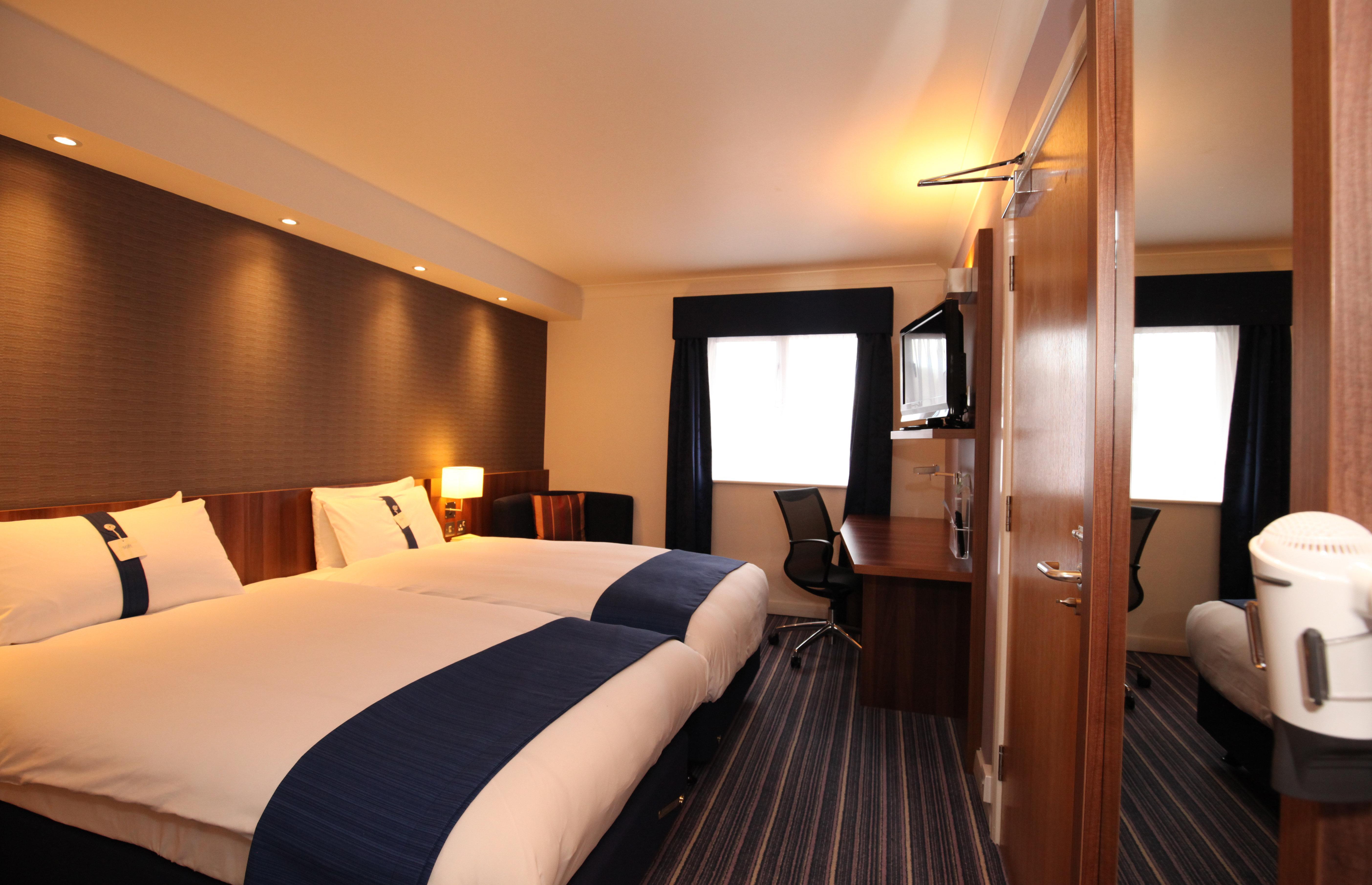 Holiday Inn Express London Gatwick Crawley, An Ihg Hotel Ngoại thất bức ảnh