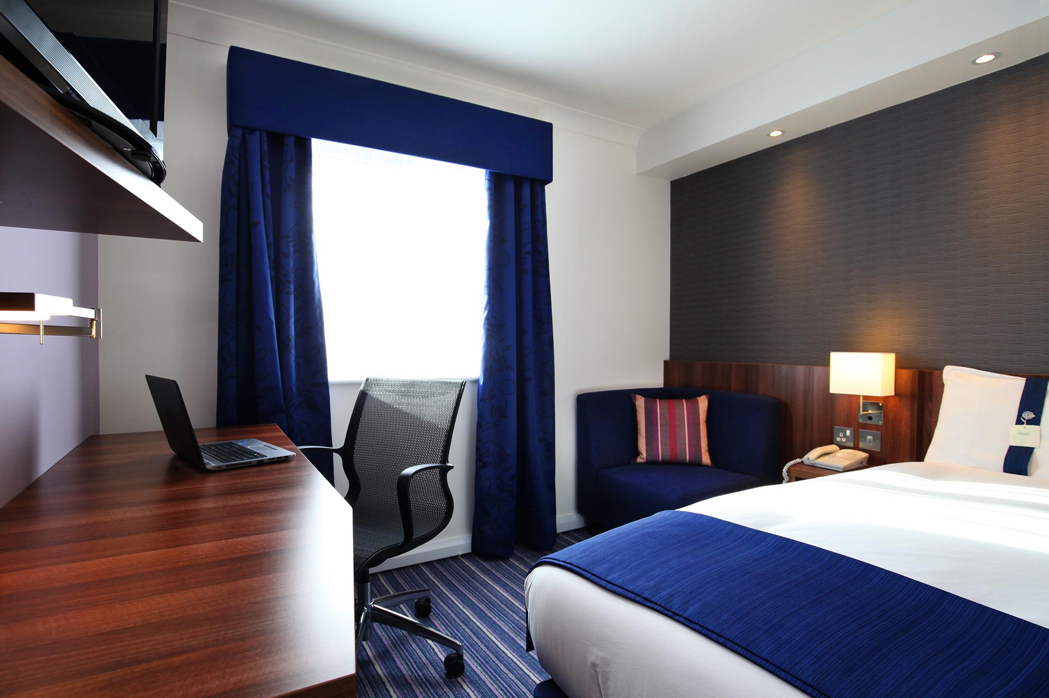 Holiday Inn Express London Gatwick Crawley, An Ihg Hotel Ngoại thất bức ảnh