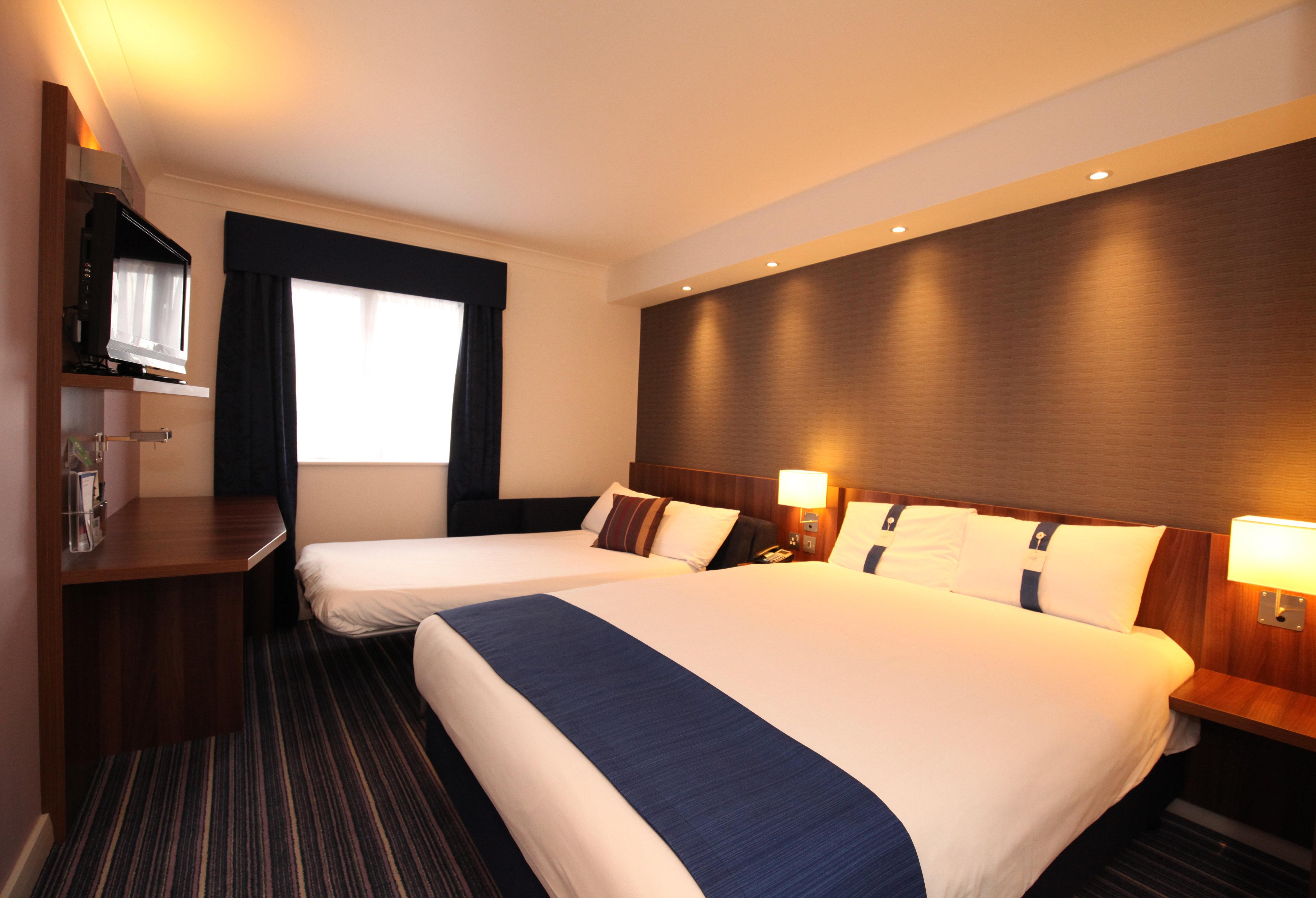 Holiday Inn Express London Gatwick Crawley, An Ihg Hotel Ngoại thất bức ảnh