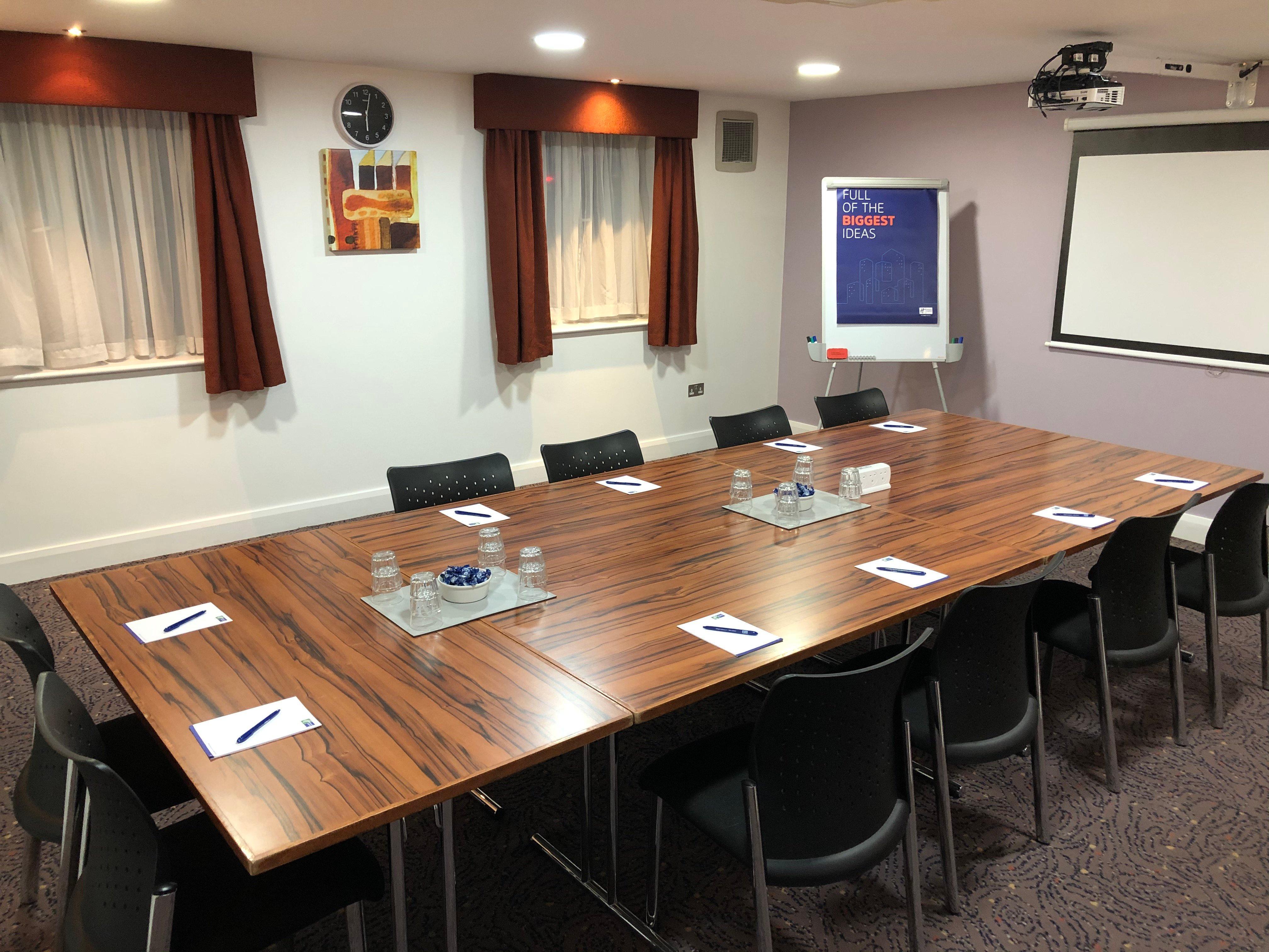 Holiday Inn Express London Gatwick Crawley, An Ihg Hotel Ngoại thất bức ảnh