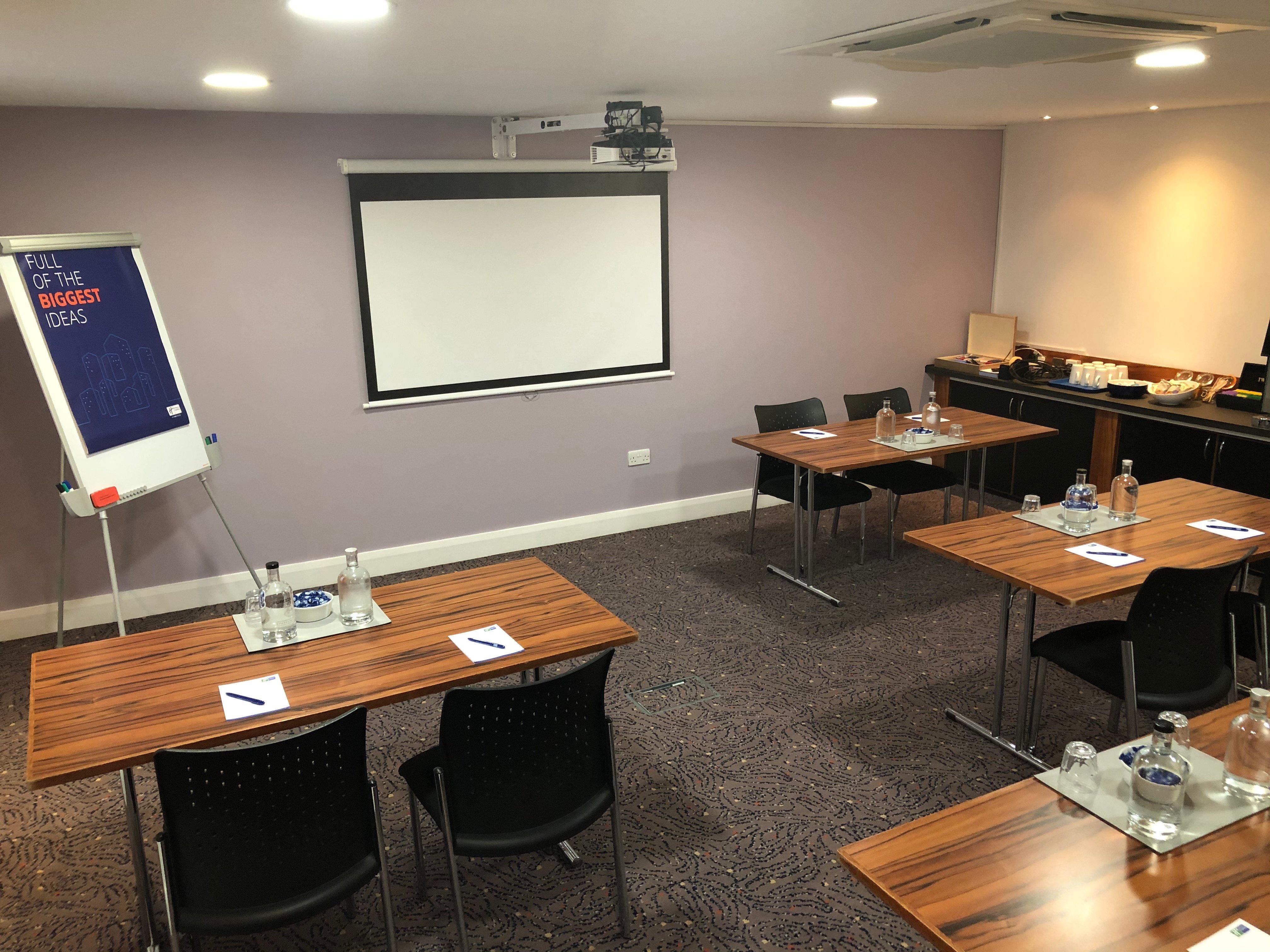 Holiday Inn Express London Gatwick Crawley, An Ihg Hotel Ngoại thất bức ảnh