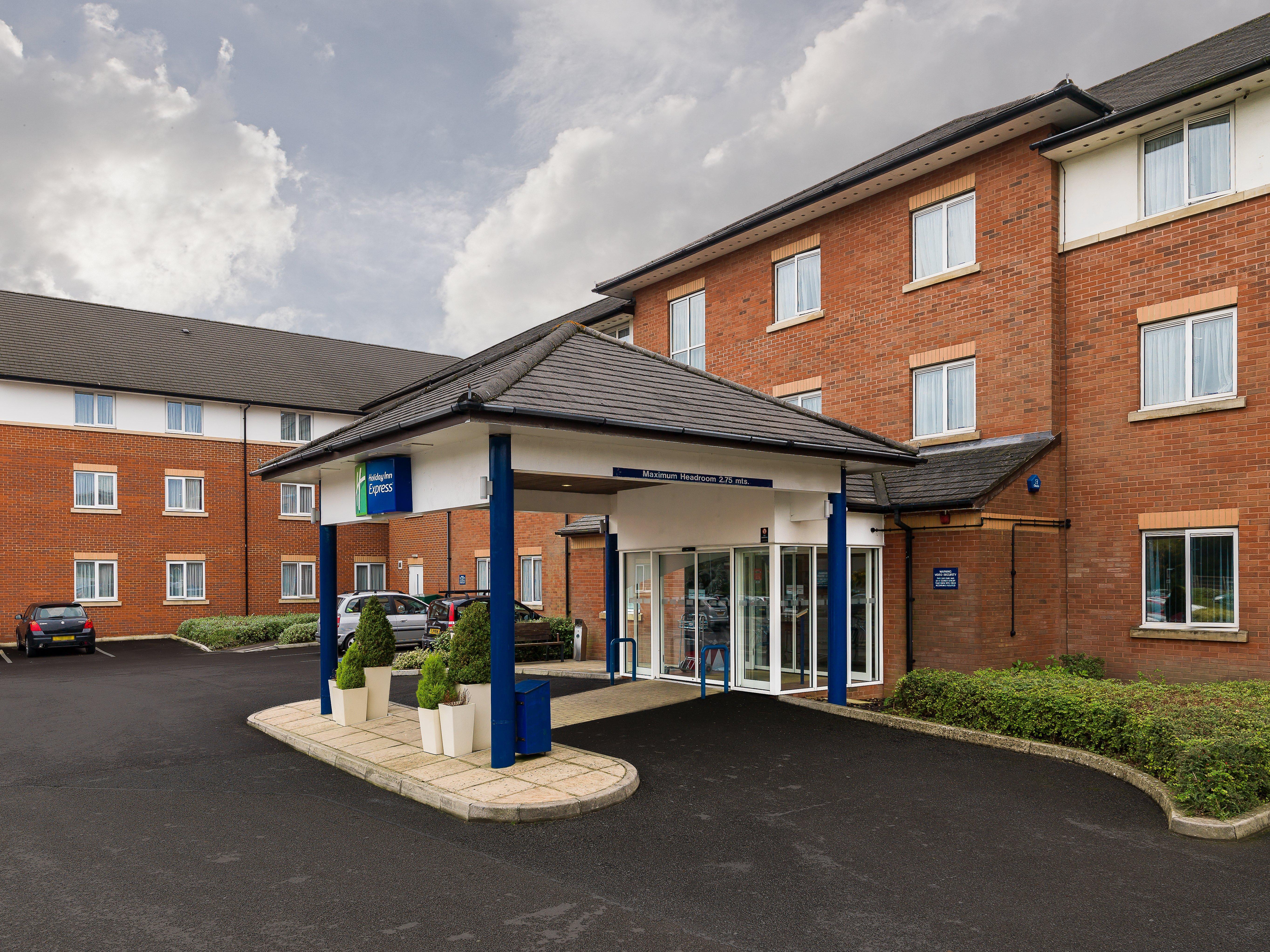 Holiday Inn Express London Gatwick Crawley, An Ihg Hotel Ngoại thất bức ảnh