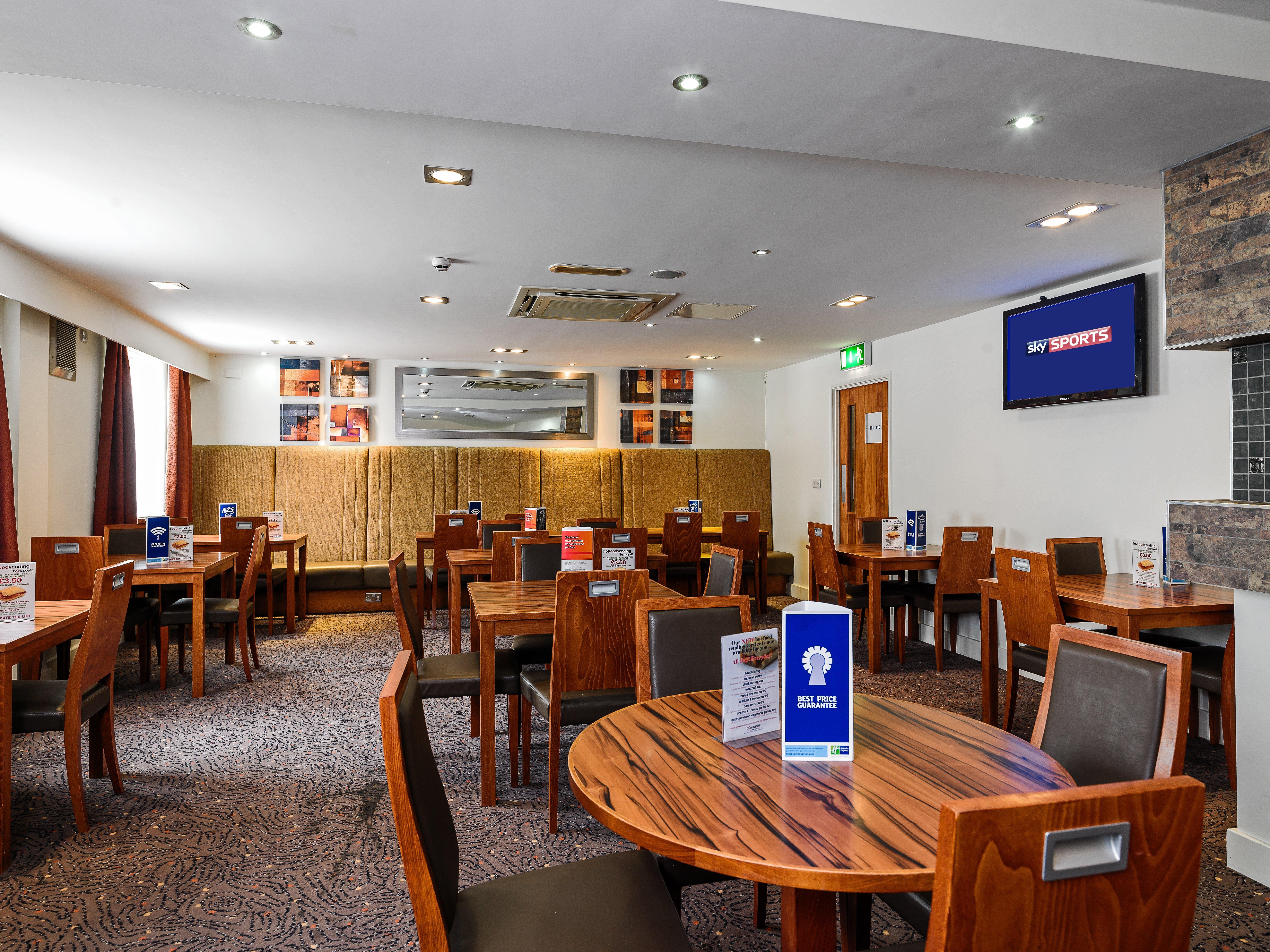 Holiday Inn Express London Gatwick Crawley, An Ihg Hotel Ngoại thất bức ảnh