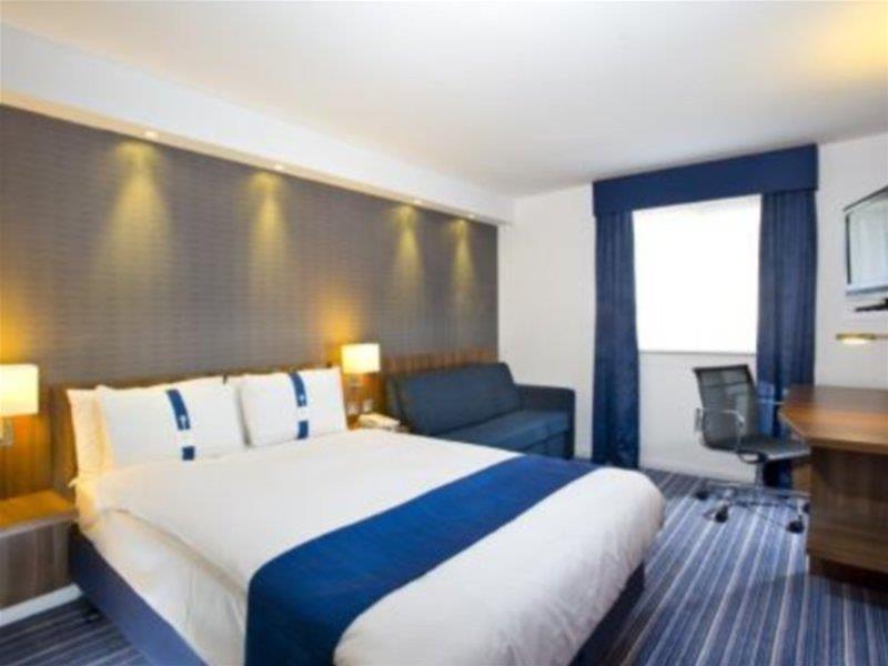 Holiday Inn Express London Gatwick Crawley, An Ihg Hotel Ngoại thất bức ảnh