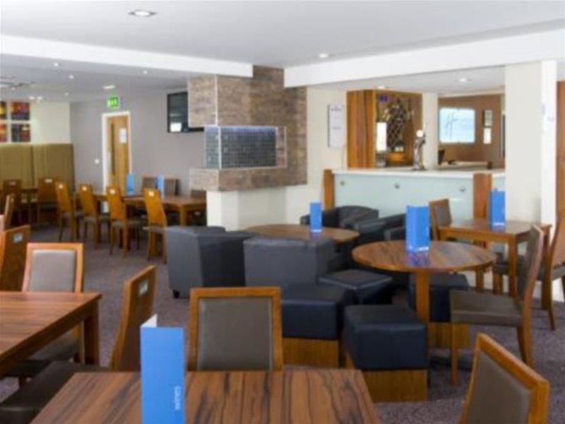 Holiday Inn Express London Gatwick Crawley, An Ihg Hotel Ngoại thất bức ảnh